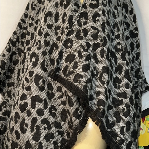 Banana Republic ruana wrap OS reversible - Picture 6 of 14